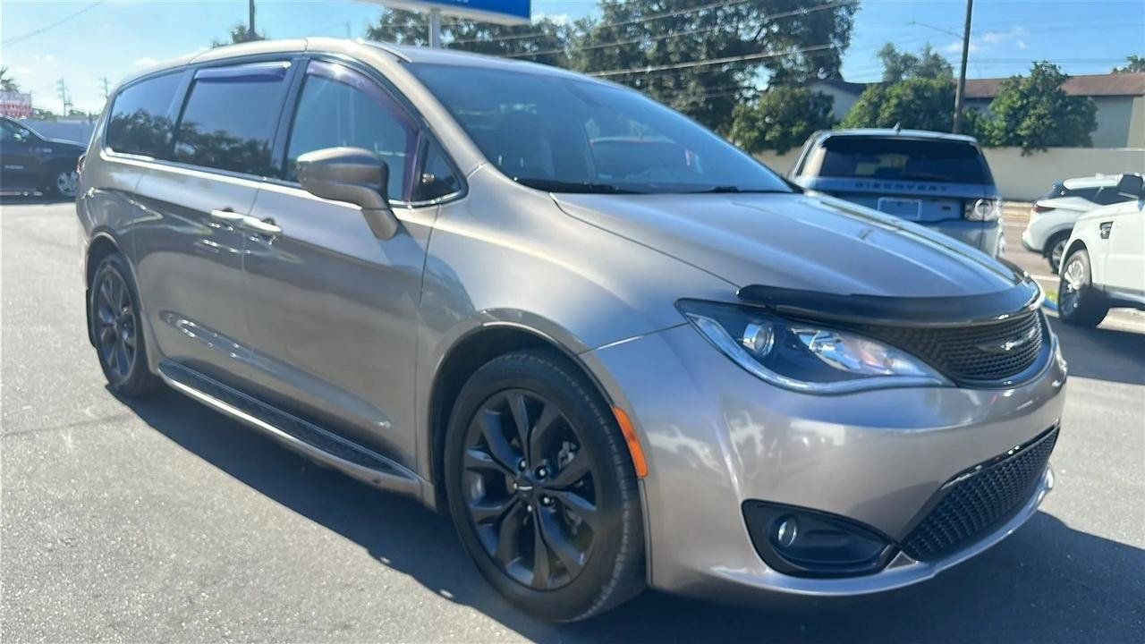 Used 2018 Chrysler Pacifica Touring Plus w/ S Appearance Package FWD image 6