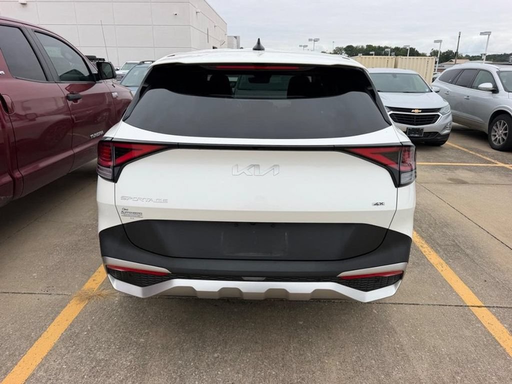 Used 2023 Kia Sportage LX AWD/4WD image 3