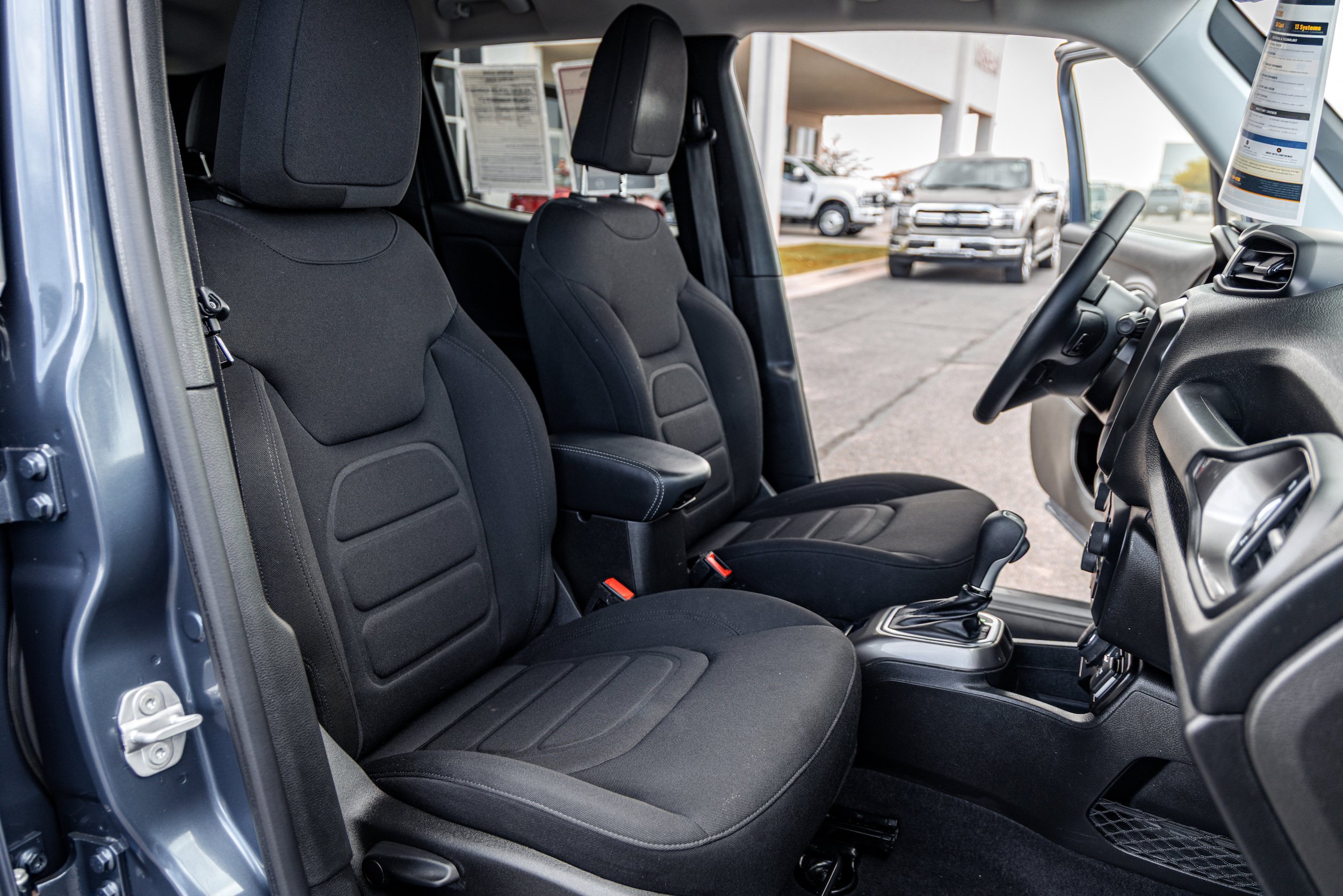 Used 2022 Jeep Renegade Latitude w/ Convenience Group AWD/4WD image 12