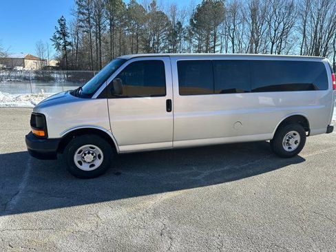 Used 2011 Chevrolet Express 3500 LS image 9