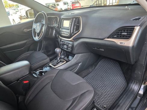Used 2015 Jeep Cherokee Latitude w/ Comfort/Convenience Group image 24
