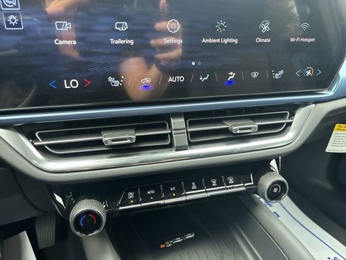 New 2026 Chevrolet Equinox EV LT image 21