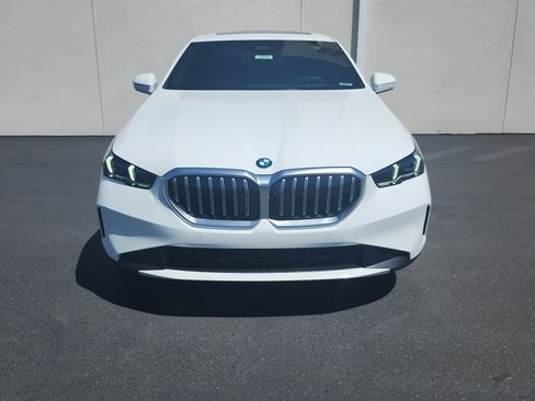Used 2024 BMW 530i w/ Premium Package RWD image 5