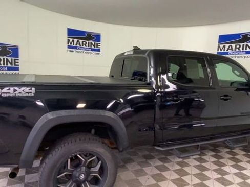 Used 2018 Toyota Tacoma TRD Off-Road image 2
