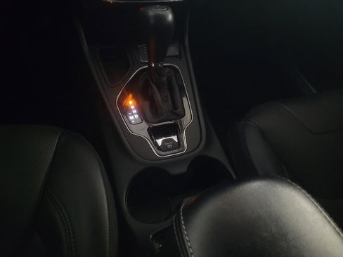 Used 2020 Jeep Cherokee Limited FWD image 26