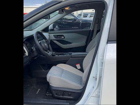 Used 2022 Nissan Rogue SV FWD image 12