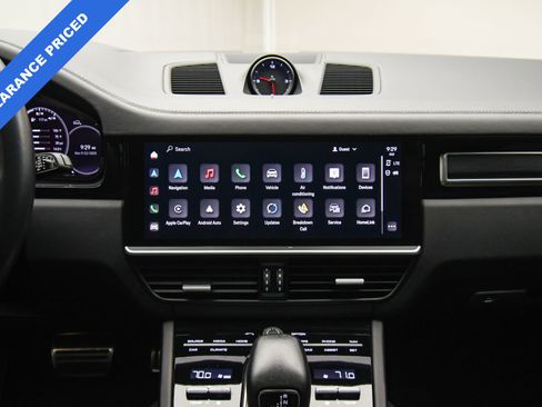 Used 2023 Porsche Cayenne GTS image 39