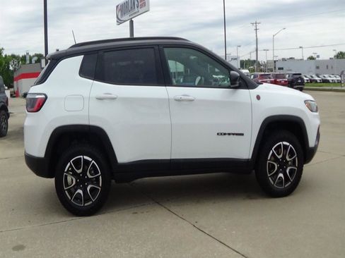 Certified 2024 Jeep Compass Trailhawk w/ Sun and Sound Group AWD/4WD image 5
