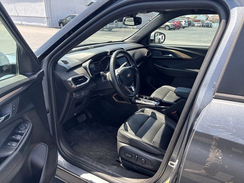 Used 2021 Chevrolet TrailBlazer ACTIV w/ Convenience Package FWD image 3