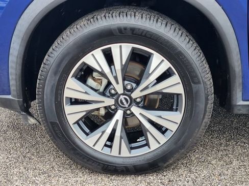 Used 2023 Nissan Rogue SV AWD/4WD image 7