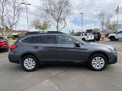 Used 2018 Subaru Outback 2.5i Premium image 2