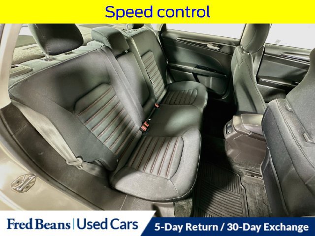 Used 2016 Ford Fusion SE FWD image 31