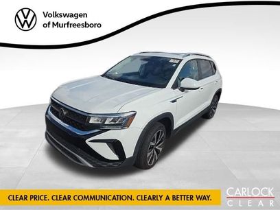 Used 2023 Volkswagen Taos SE w/ Panoramic Sunroof Package