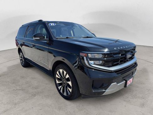 Used 2025 Ford Expedition Max Platinum w/ Driver's Package AWD/4WD image 3