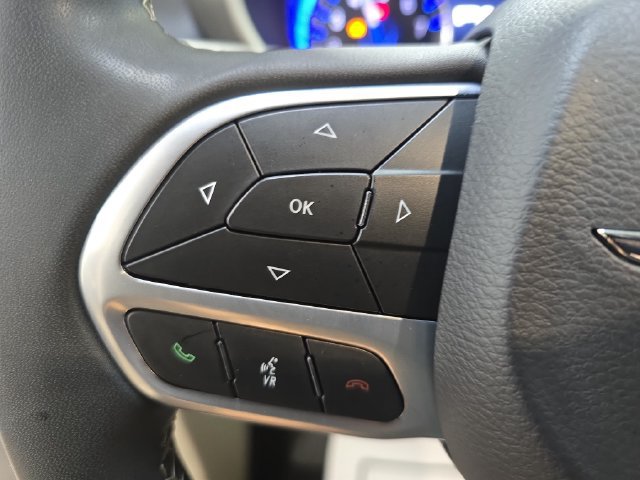Used 2023 Chrysler Pacifica Touring-L FWD image 20