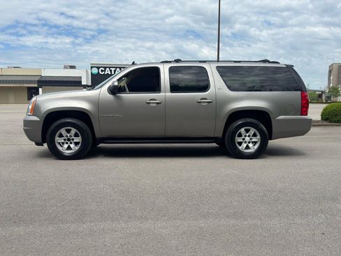 Used 2007 GMC Yukon XL SLT w/ SLT Preferred Equipment Group RWD image 2
