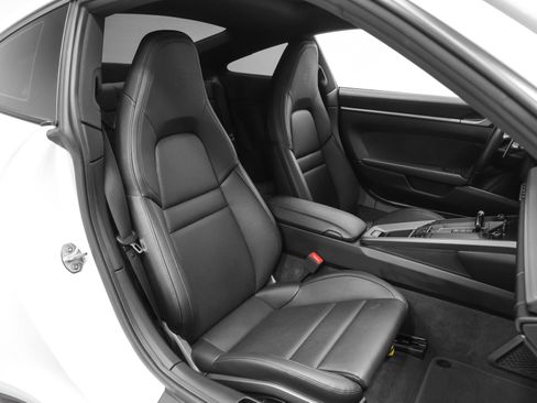 Certified 2021 Porsche 911 Carrera RWD image 25