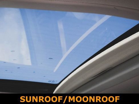 Used 2017 Toyota Sienna XLE Premium image 7