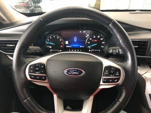 Used 2022 Ford Explorer XLT w/ Equipment Group 202A AWD/4WD image 16