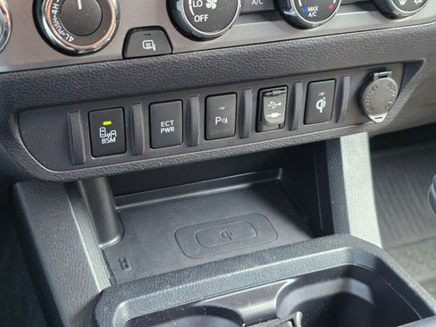 Used 2019 Toyota Tacoma TRD Sport w/ Technology Package AWD/4WD image 26