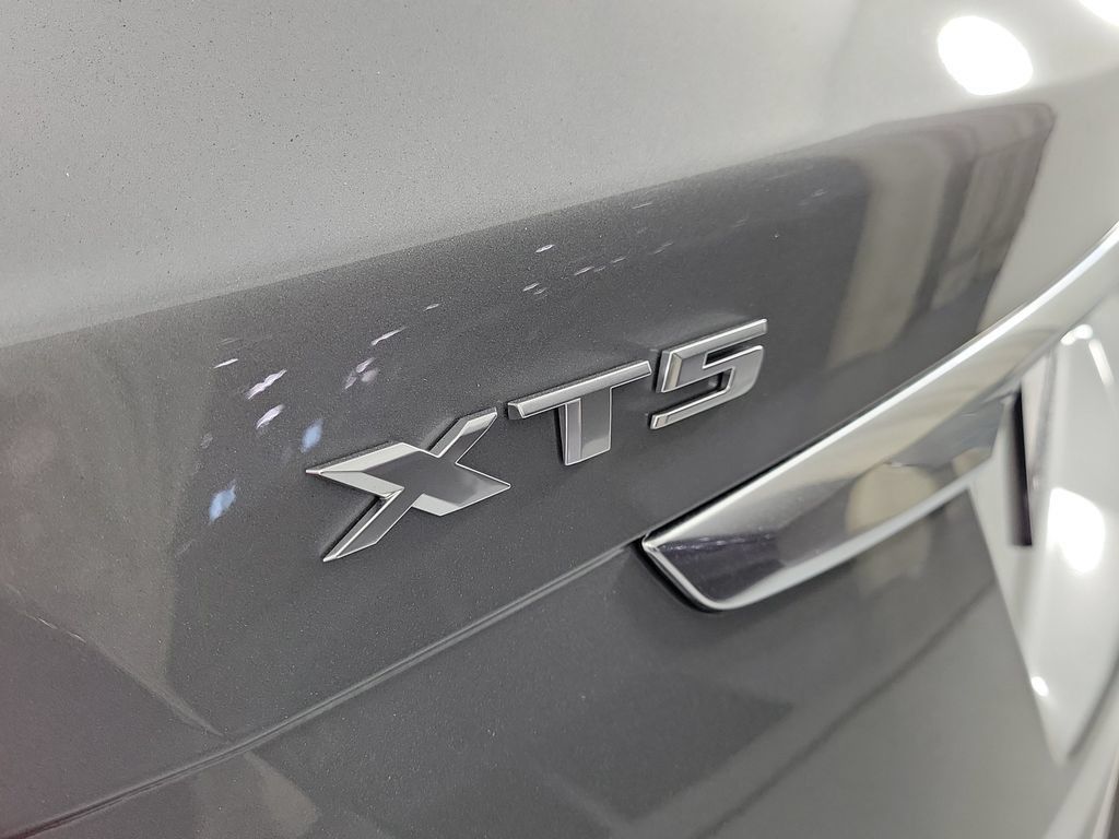 Certified 2025 Cadillac XT5 Luxury FWD image 5