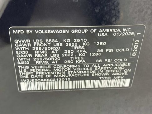 Used 2025 Volkswagen Atlas Cross Sport SE FWD image 42