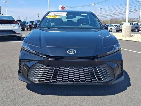 Certified 2025 Toyota Camry SE image 2