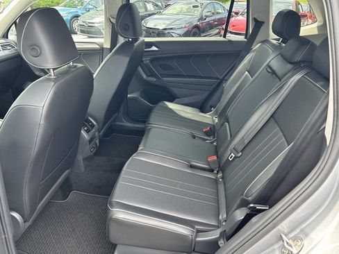 Used 2024 Volkswagen Tiguan SE AWD/4WD image 19