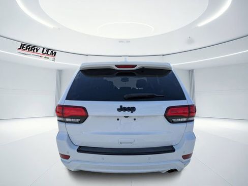 Used 2018 Jeep Grand Cherokee Altitude RWD image 4