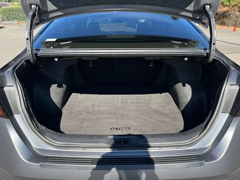 Used 2024 Nissan Altima 2.5 SV FWD image 13