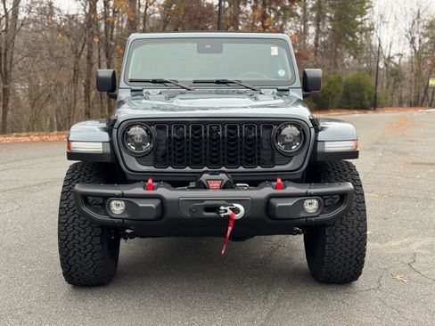 Used 2024 Jeep Wrangler Unlimited Rubicon image 2