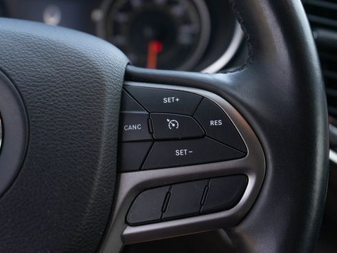 Used 2019 Jeep Cherokee Limited AWD/4WD image 26