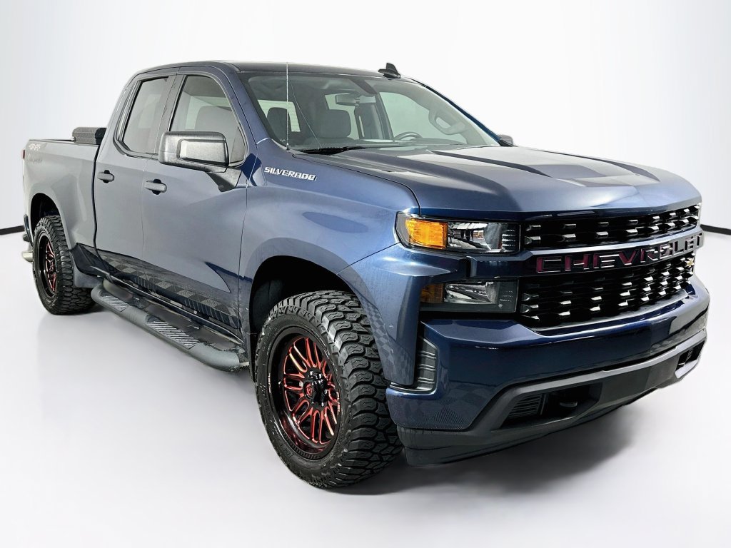 Used 2020 Chevrolet Silverado 1500 Custom w/ Custom Value Package AWD/4WD image 2