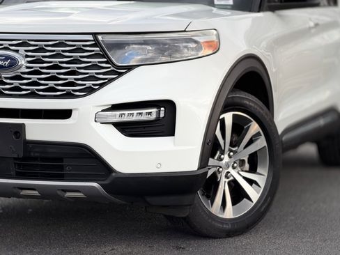 Used 2020 Ford Explorer Platinum w/ Premium Technology Package image 6