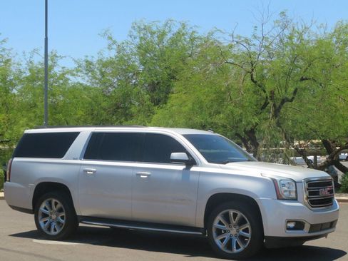 Used 2015 GMC Yukon XL SLT w/ HD Trailering Package AWD/4WD image 4