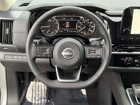 New 2025 Nissan Pathfinder SL image 18