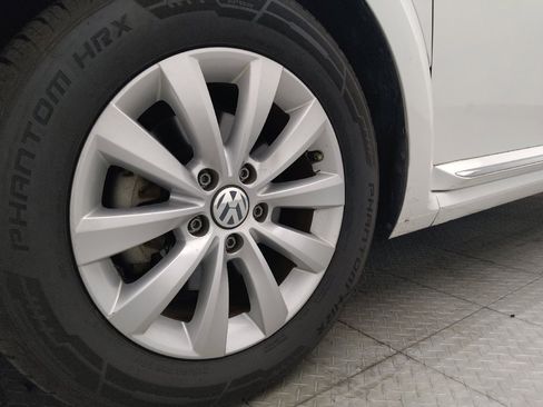 Used 2019 Volkswagen Beetle 2.0T S FWD image 31