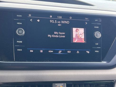 Certified 2022 Volkswagen Taos SE w/ Driver Assistance Package image 18