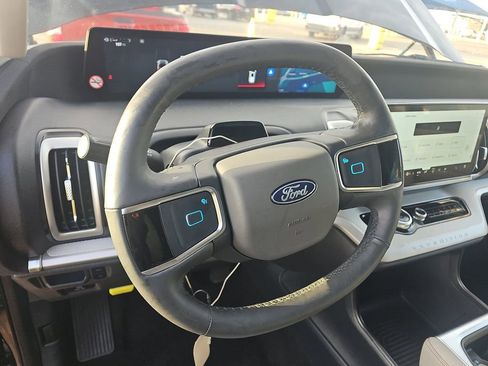 Used 2025 Ford Expedition Active image 10