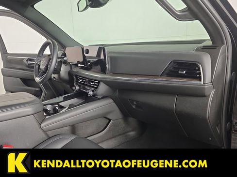 Used 2025 Chevrolet Suburban Z71 AWD/4WD image 22