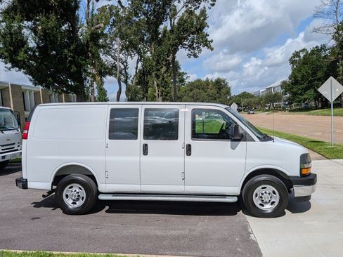 Used 2025 Chevrolet Express 2500 w/ Driver Convenience Package RWD image 4