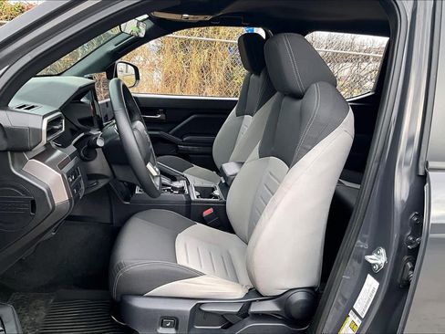 Used 2025 Toyota Tacoma TRD Sport image 8