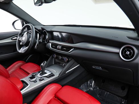 Used 2022 Alfa Romeo Stelvio Veloce AWD/4WD image 13