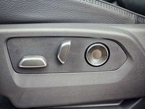 New 2026 GMC Yukon XL Denali w/ Denali Reserve Package image 17