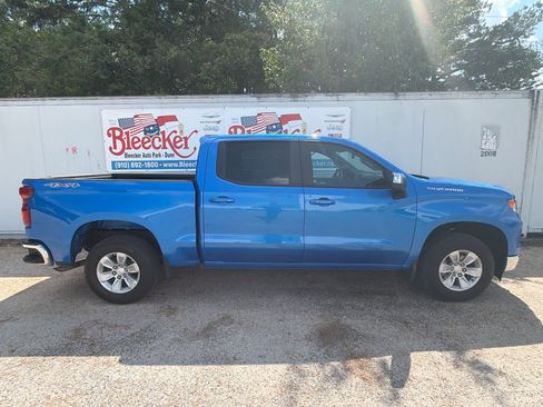 Used 2025 Chevrolet Silverado 1500 LT AWD/4WD image 2