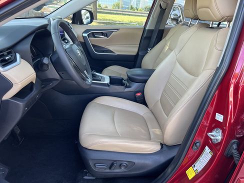 Used 2025 Toyota RAV4 XLE Premium FWD image 20