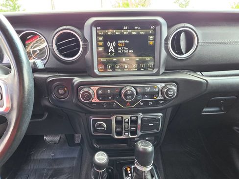 Used 2018 Jeep Wrangler Unlimited Sahara AWD/4WD image 21