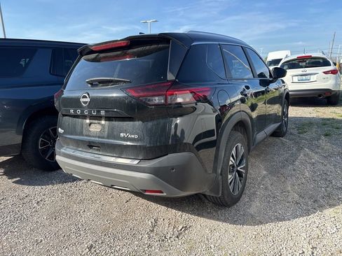 Used 2023 Nissan Rogue SV w/ SV Premium B Package image 4