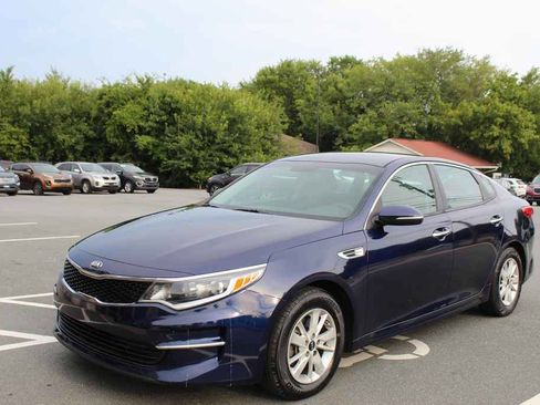 Used 2017 Kia Optima LX FWD image 1