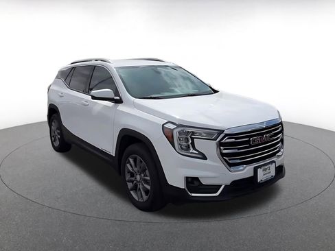 Used 2024 GMC Terrain SLT AWD/4WD image 3